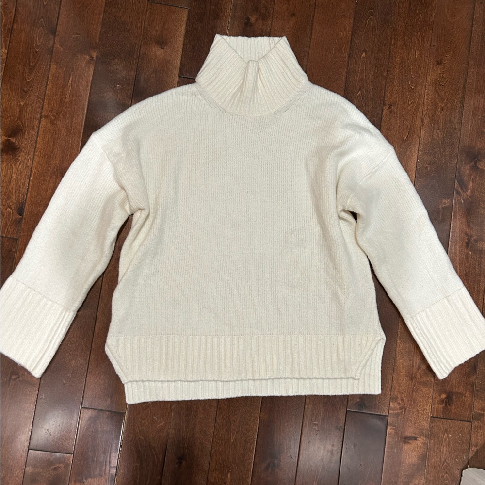 Abercrombie cream turtleneck sweater